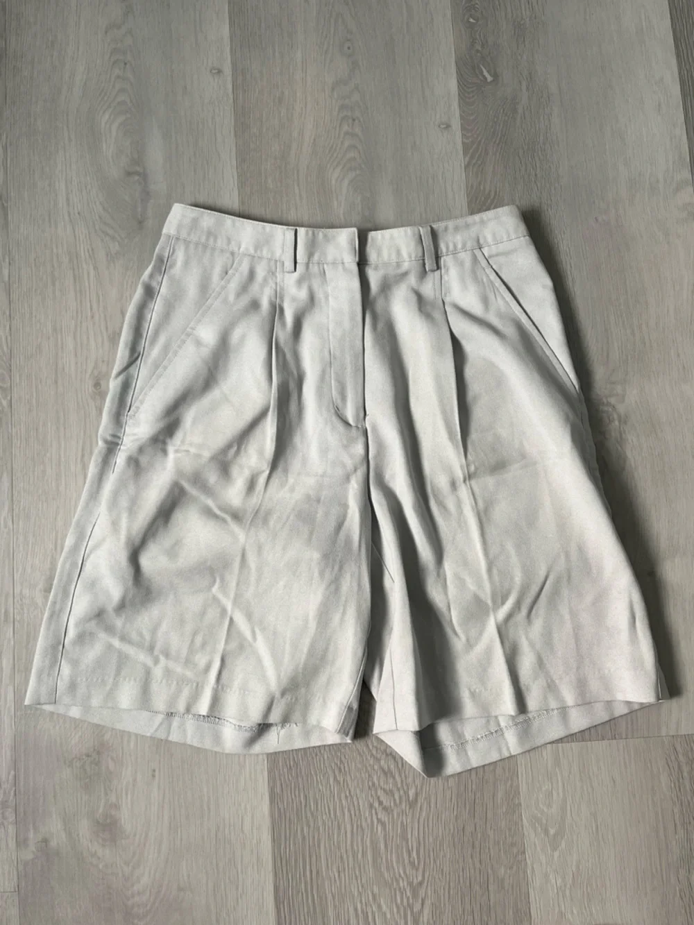 NIKE GOLF GRAY PLEATED HIGH RISE SHORTS POCKETS WOMENS SMALL